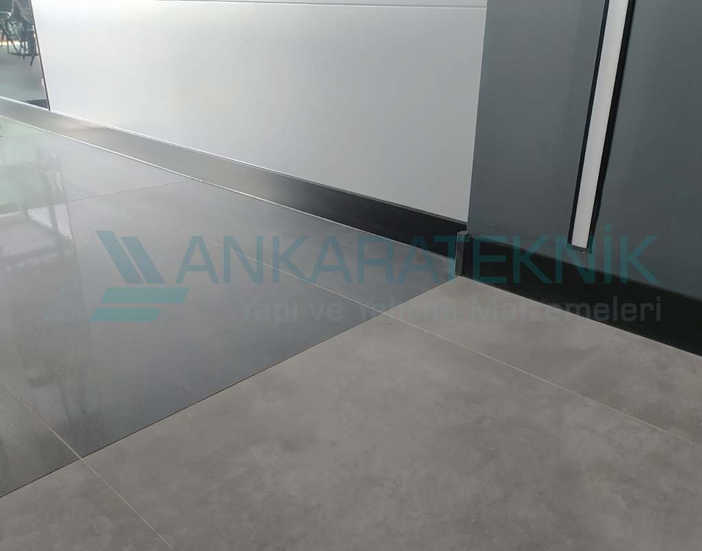 İç mekan alüminyum süpürgelikler